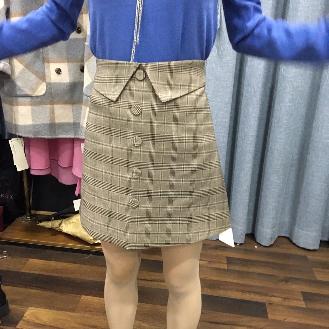 排扣经典格纹A字裙