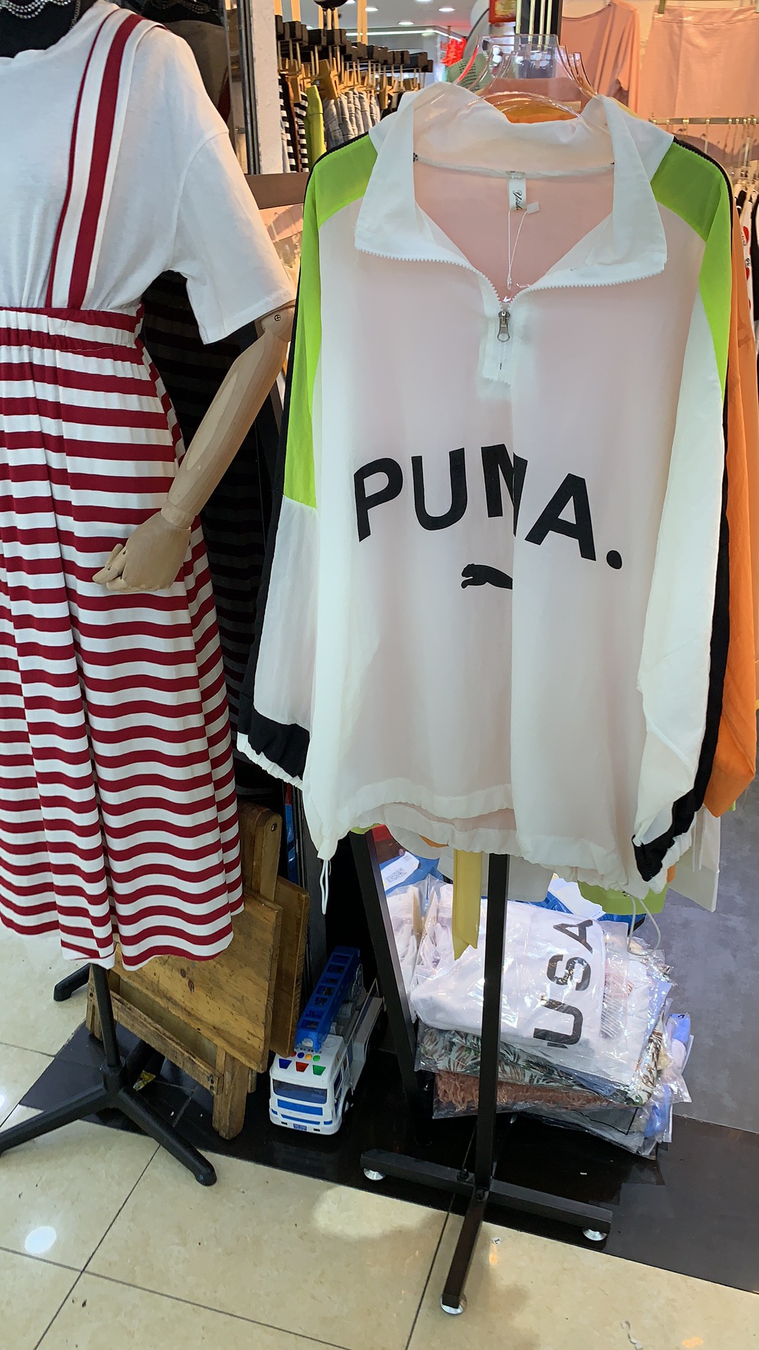 2019年秋季新款高腰字母立领卫衣女春秋套头薄款半拉链短款上衣潮