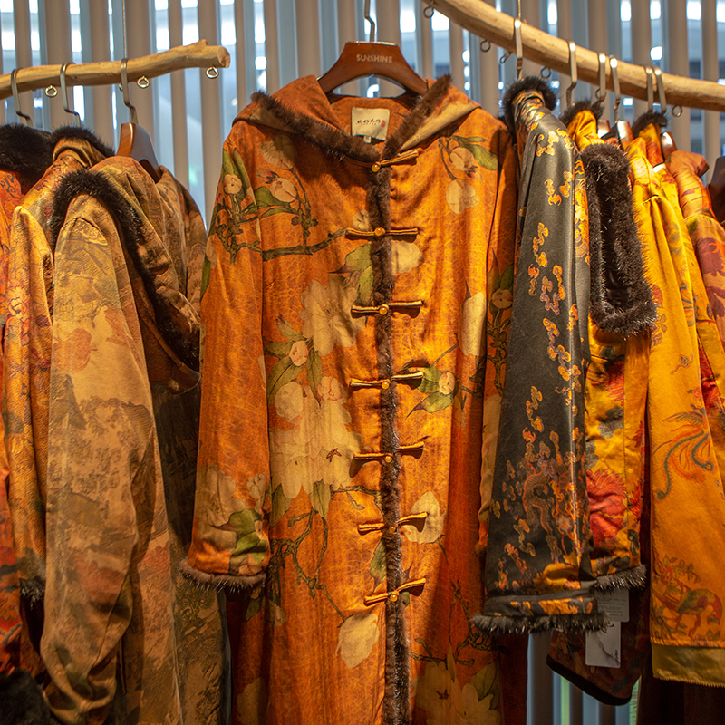 高端冬季水貂毛领中长款香云纱棉服