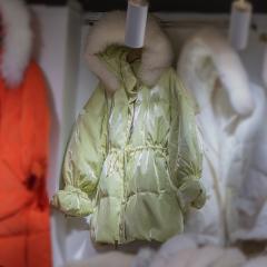 大毛领白鸭绒亮面派克羽绒服女