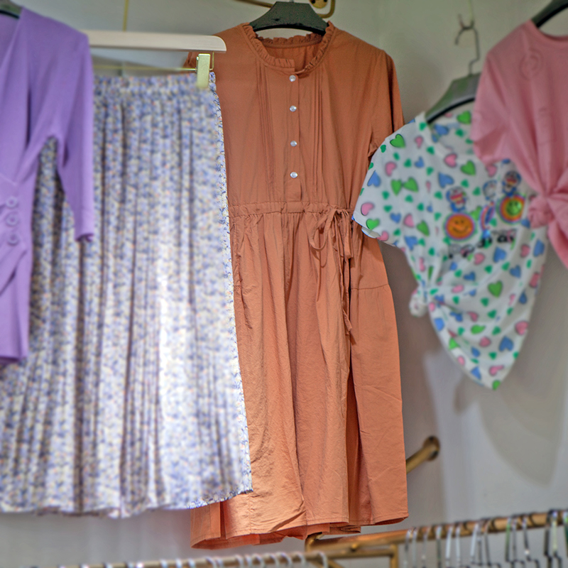 夏季新款韩版木耳边领设计感褶皱抽绳收腰短袖中长款连衣裙女