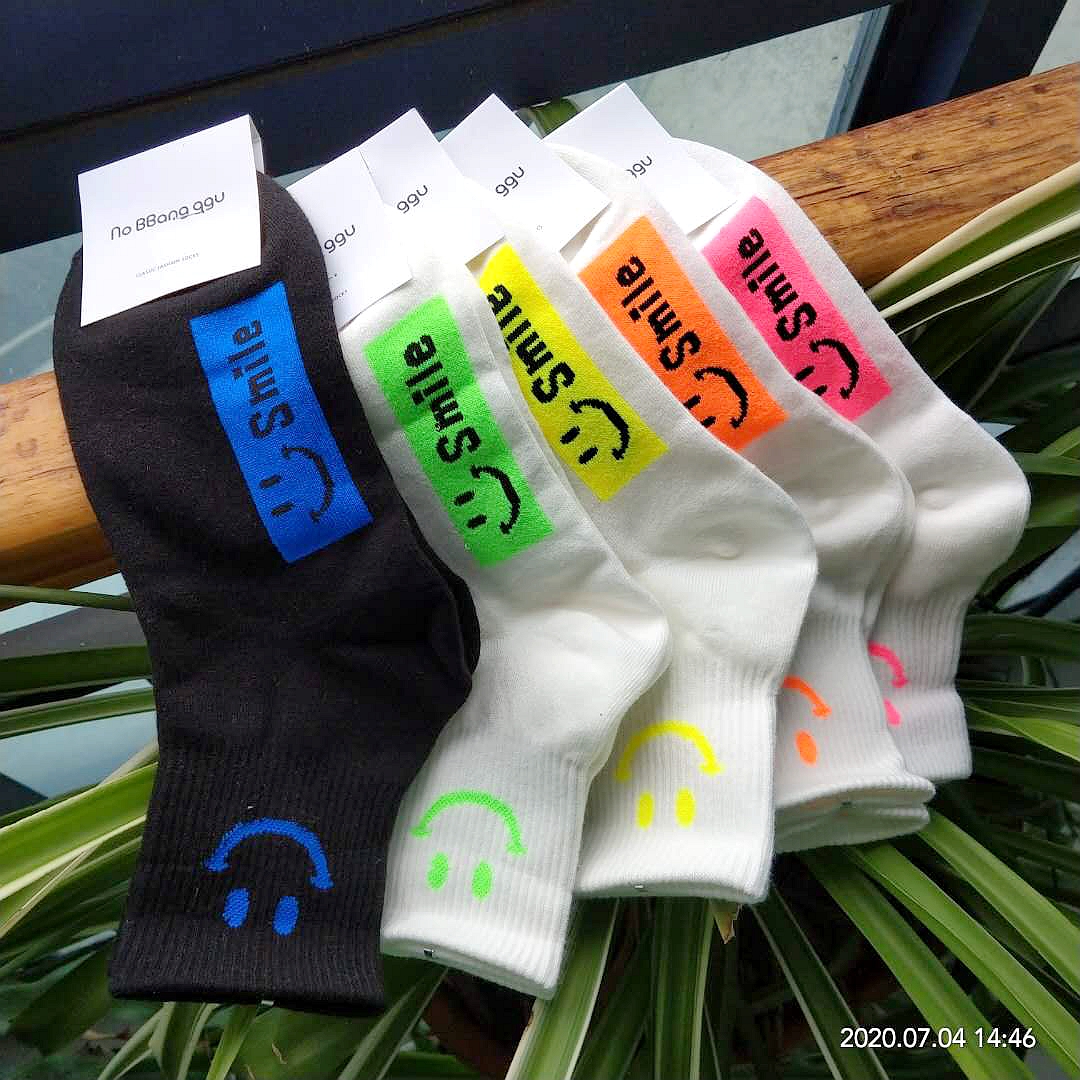 东大门春秋新款中筒女棉袜 街拍荧光色笑脸白袜 运动