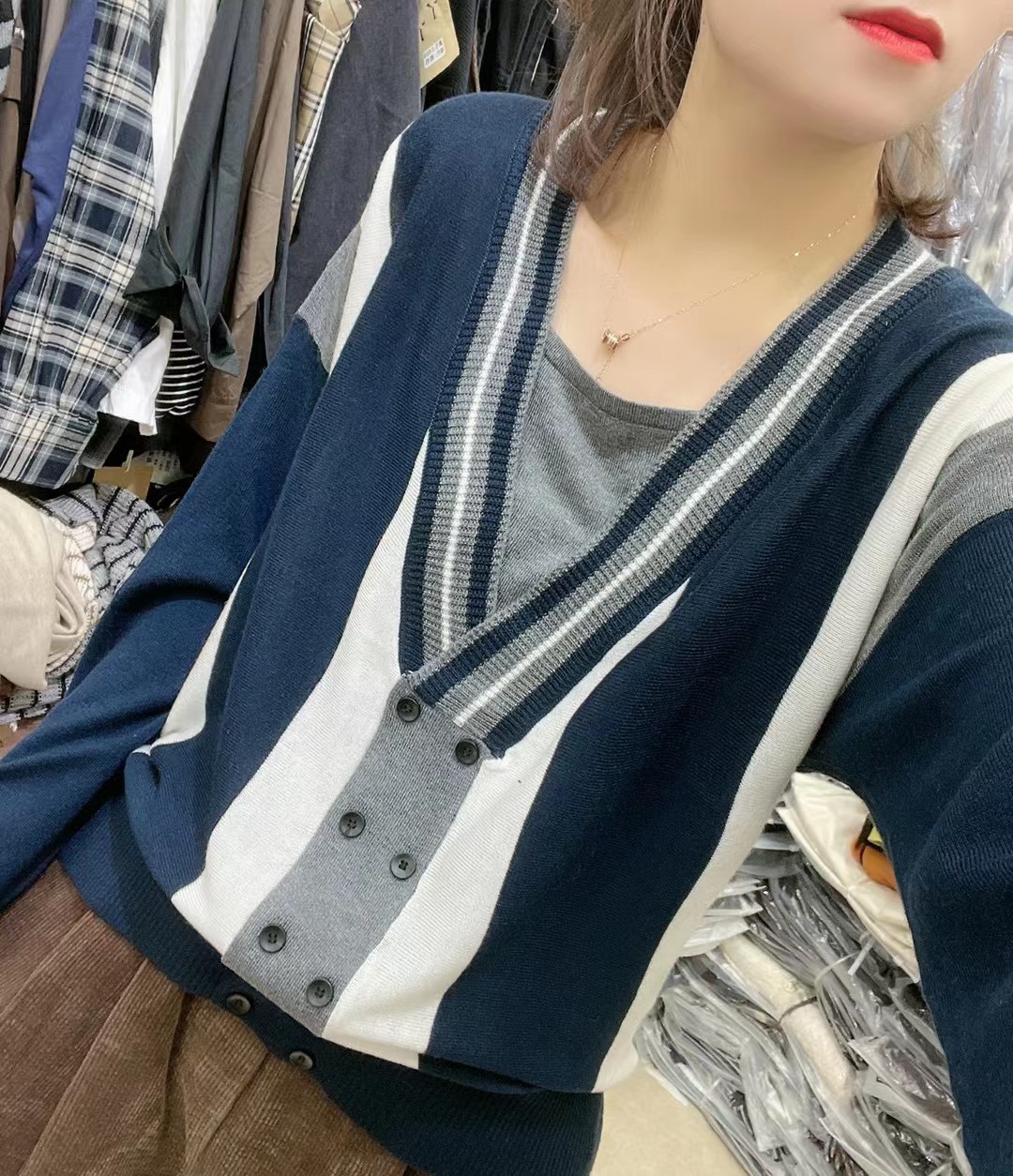 秋季新款复古撞色V领假两件细羊绒针织衫女长袖套头百搭上衣