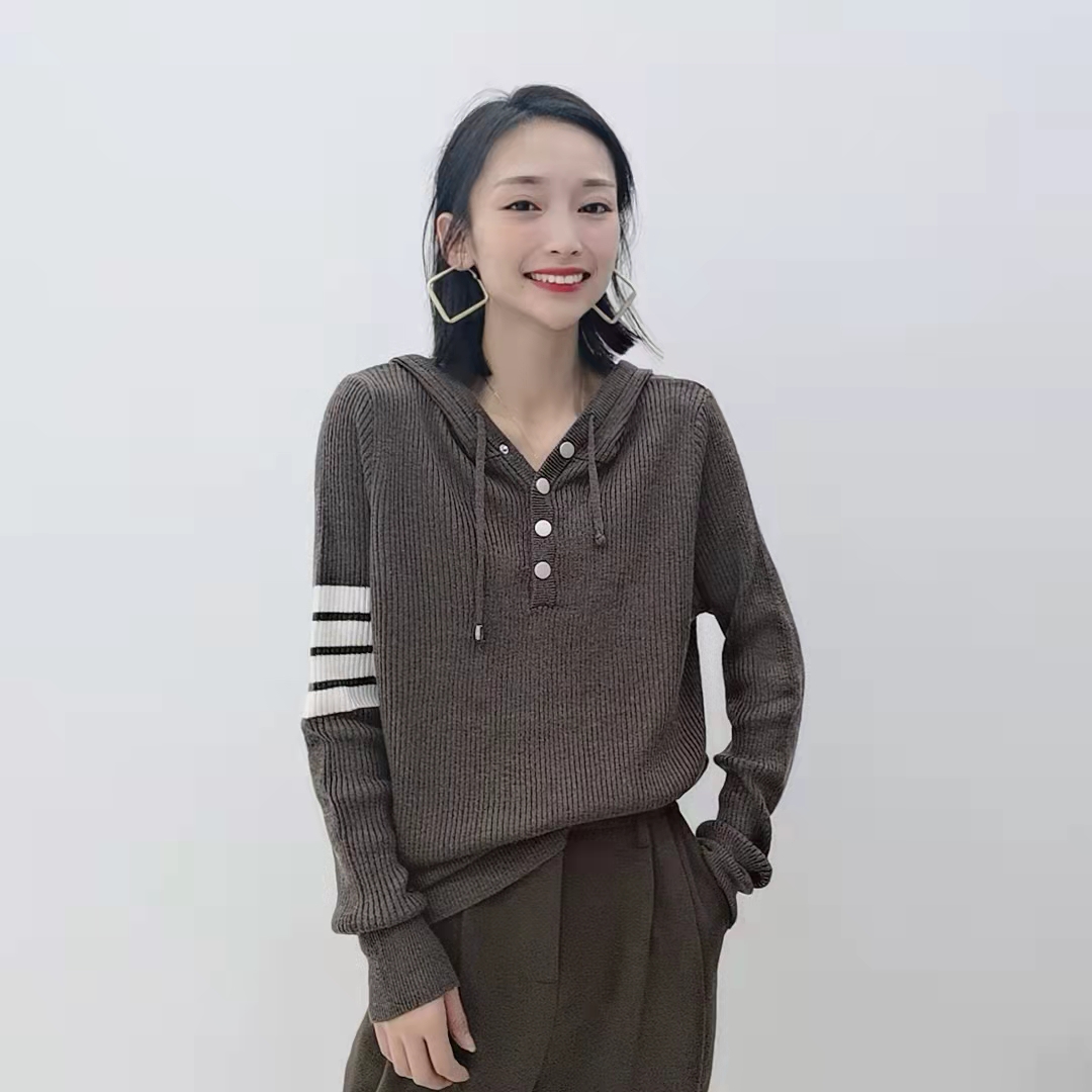 新款韩版复古拼色条纹单排扣针织开衫