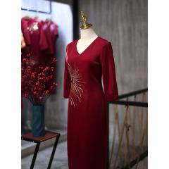新款喜妈妈婆婆高贵婚宴旗袍礼服V领酒红色中长款