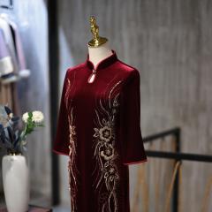 冬季新款小个子妈妈结婚礼服金丝绒高贵水滴领旗袍