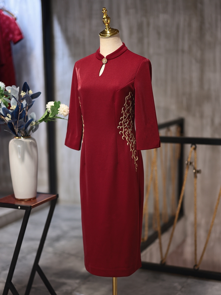 婚宴礼服酒红色七分袖复古刺绣高档显瘦中长款
