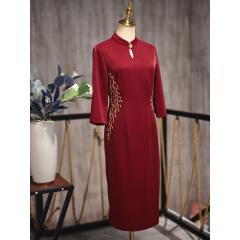 婚宴礼服酒红色七分袖复古刺绣高档显瘦中长款