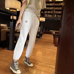 宽松显瘦字母刺绣九分抽绳款卫裤