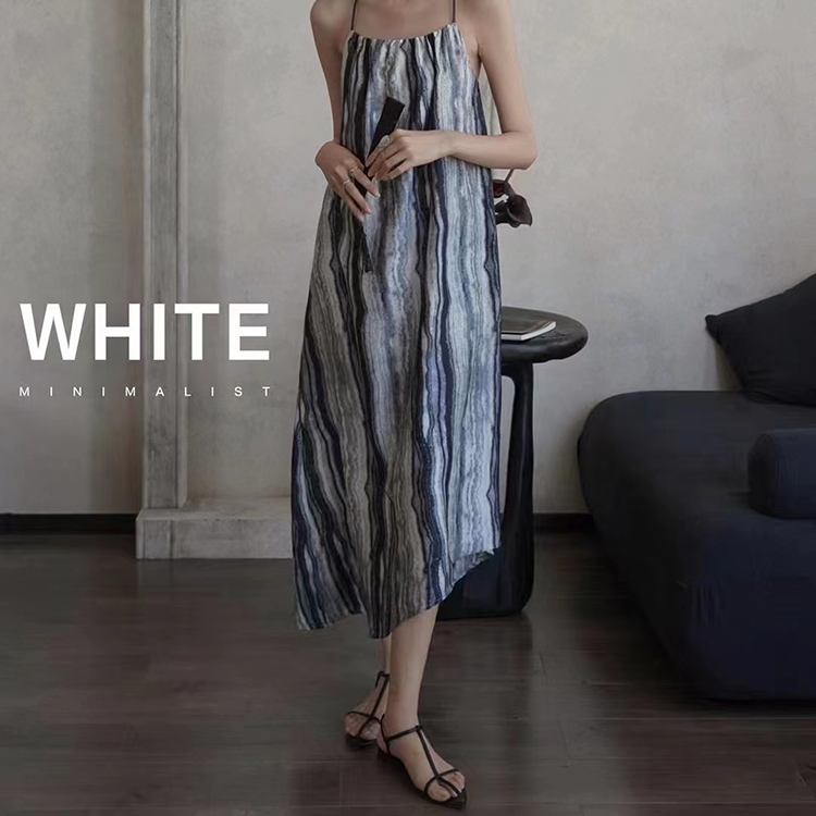 E轻熟风吊带裙时尚漏背小心机扎染复古气质宽松过膝连衣裙女