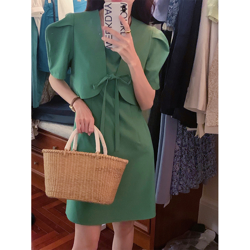 韩系复古时髦纯色泡泡袖设计感短款系带西装套装