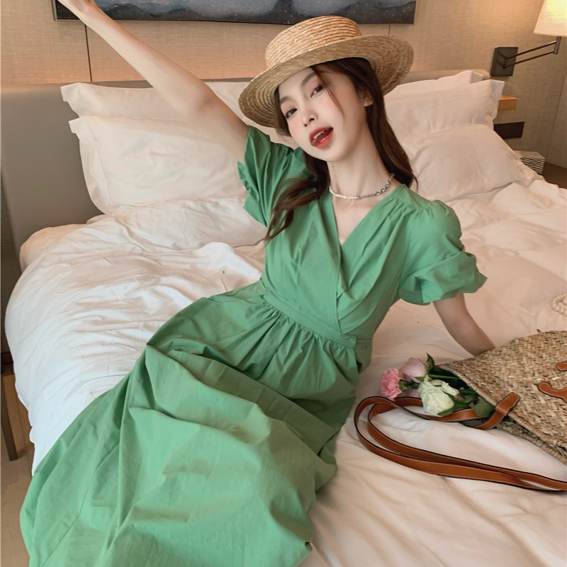 韩系温柔风V领连衣裙女夏季新款设计感小众收腰泡泡袖长裙子