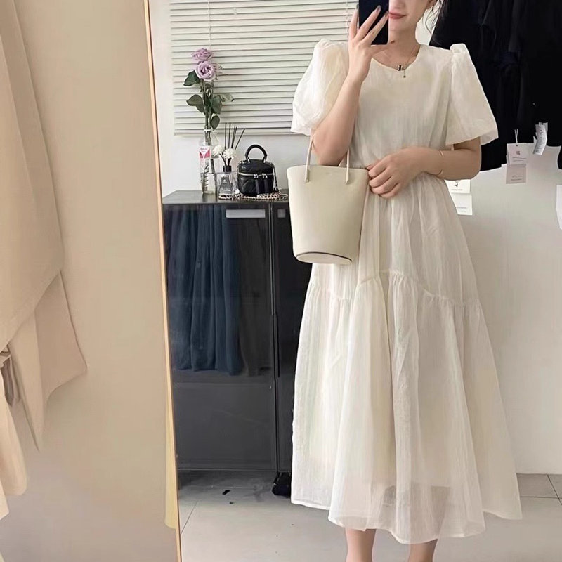 收腰天丝连衣裙女高级感夏新款法式显瘦褶皱泡泡袖中长款裙子