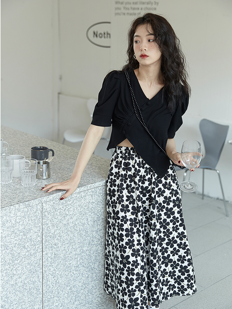 夏季法式不规则泡泡袖T恤女v领短袖设计感高腰短款上衣