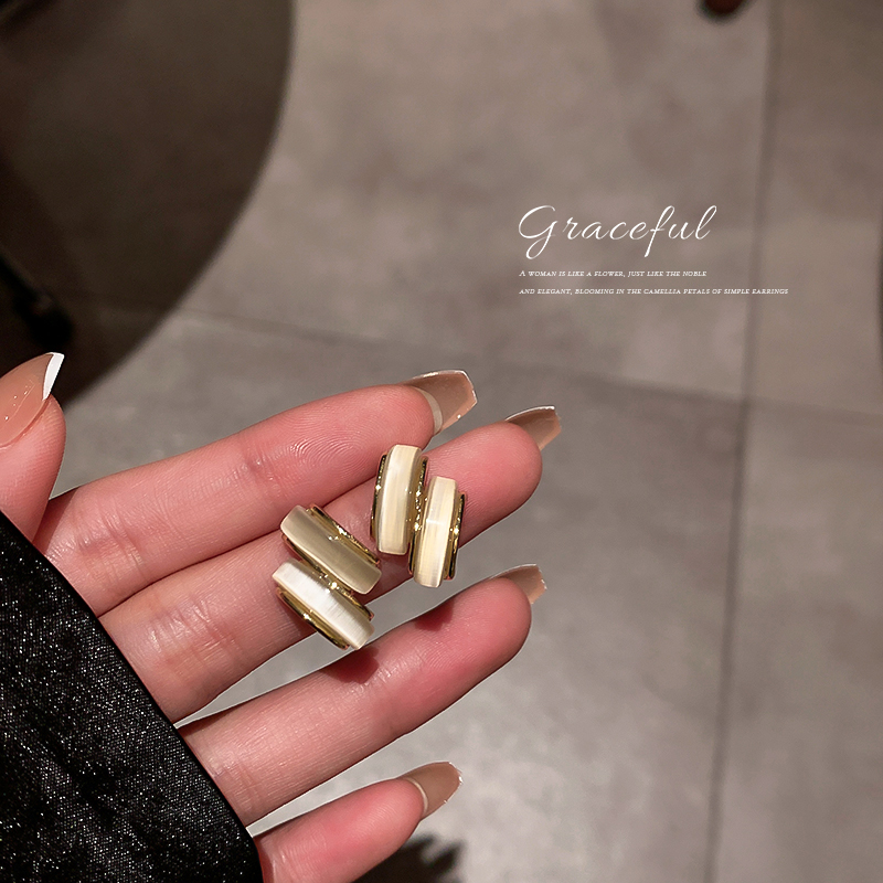 新款潮时尚设计感耳饰独特气质高级感耳钉女