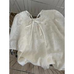 欧洲站镂空爱心刺绣衬衫女夏季法式设计感泡泡袖韩版漏背上衣