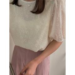 欧洲站镂空爱心刺绣衬衫女夏季法式设计感泡泡袖韩版漏背上衣