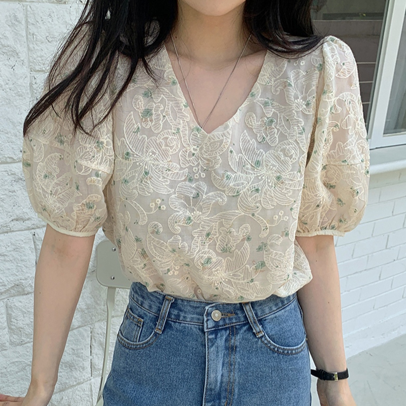 夏季法式气质V领重工蕾丝提花设计宽松百搭泡泡袖衬衫女