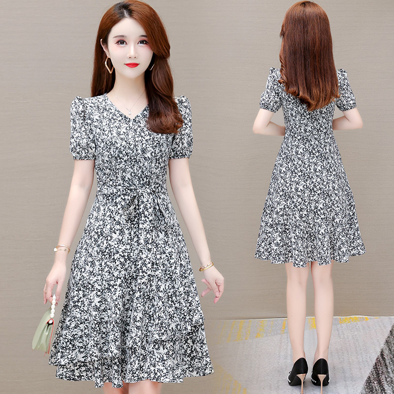 碎花连衣裙短款夏装新款遮肚子显瘦荷叶边长短裙子