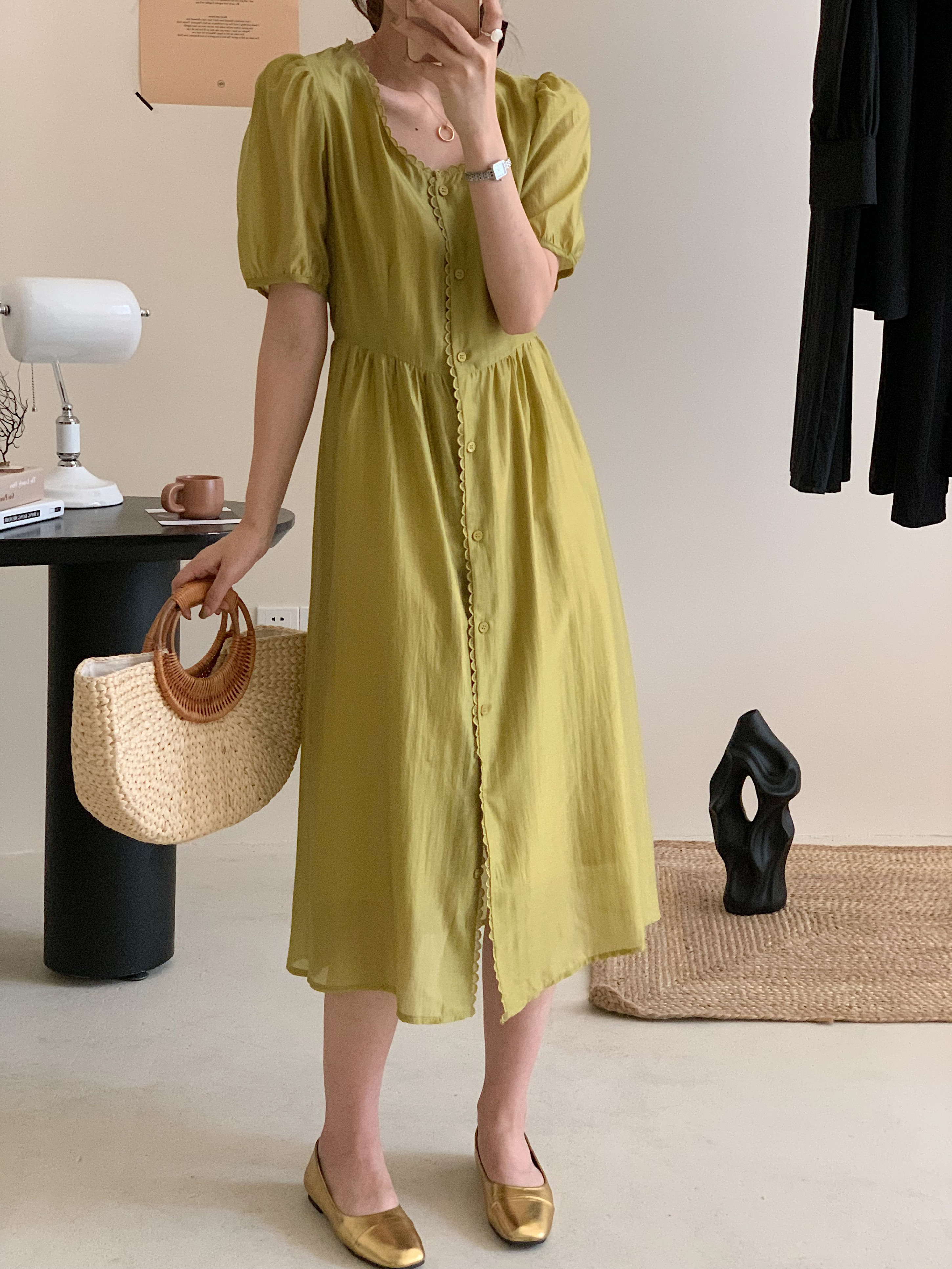 新款收腰显瘦A字温柔风纯色圆领百褶女人味天丝连衣裙