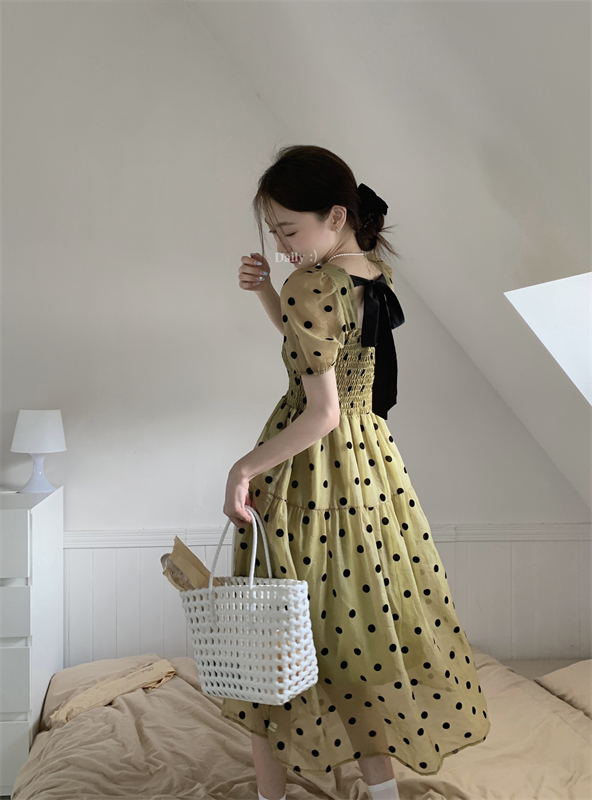 法式方领复古高级感波点连衣裙女收腰显瘦长裙