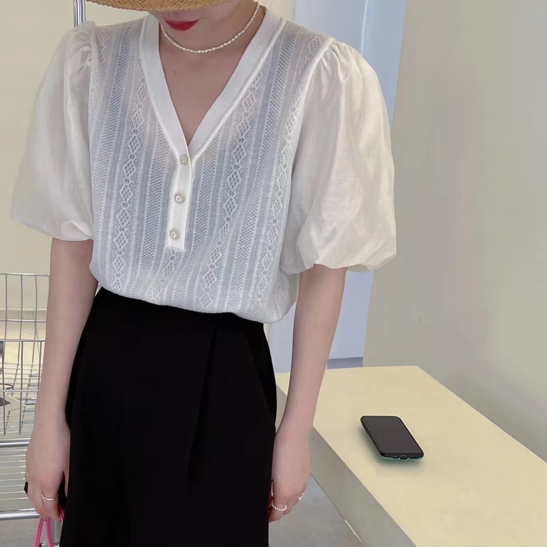 新款韩版时尚泡泡袖V领纽扣镂空优雅气质上衣女