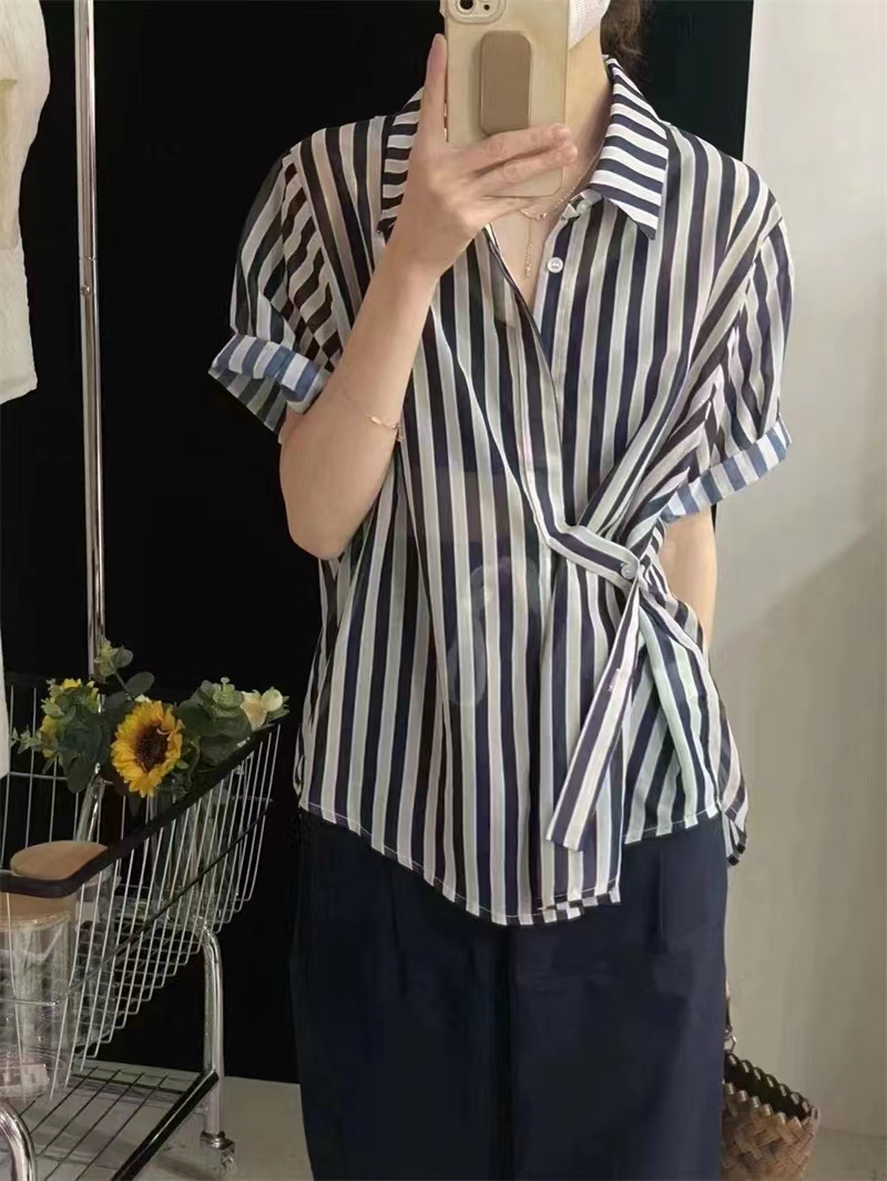 设计感小众短袖雪纺衬衫女夏法式斜扣宽松竖条纹PoLo领别致上衣潮