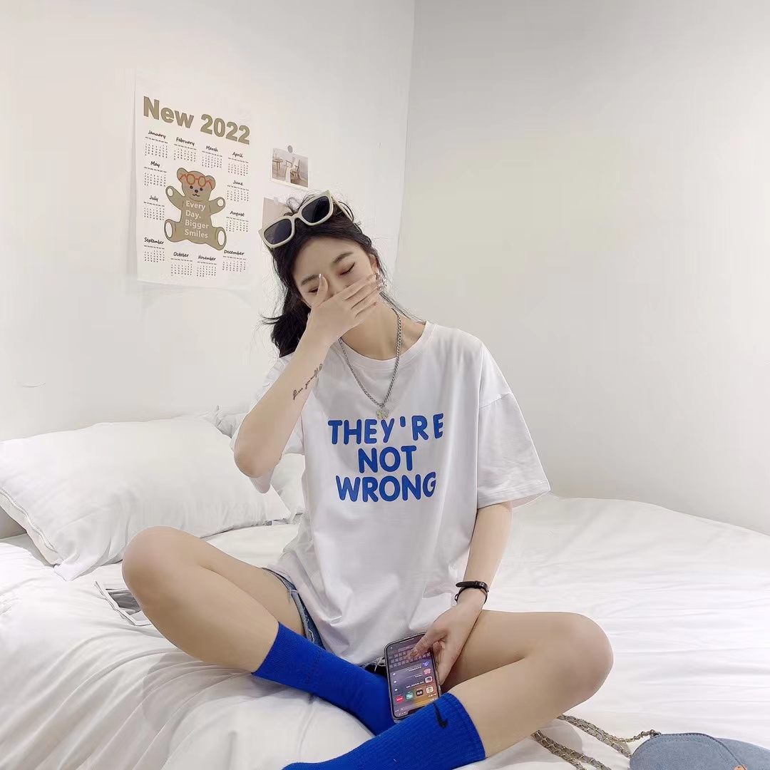 港风夏装新品时尚设计感印花字母宽松圆领紫罗兰