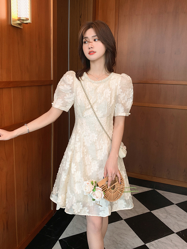 泡泡袖连衣裙女夏季小众设计高级肌理感别致收腰显瘦短裙子