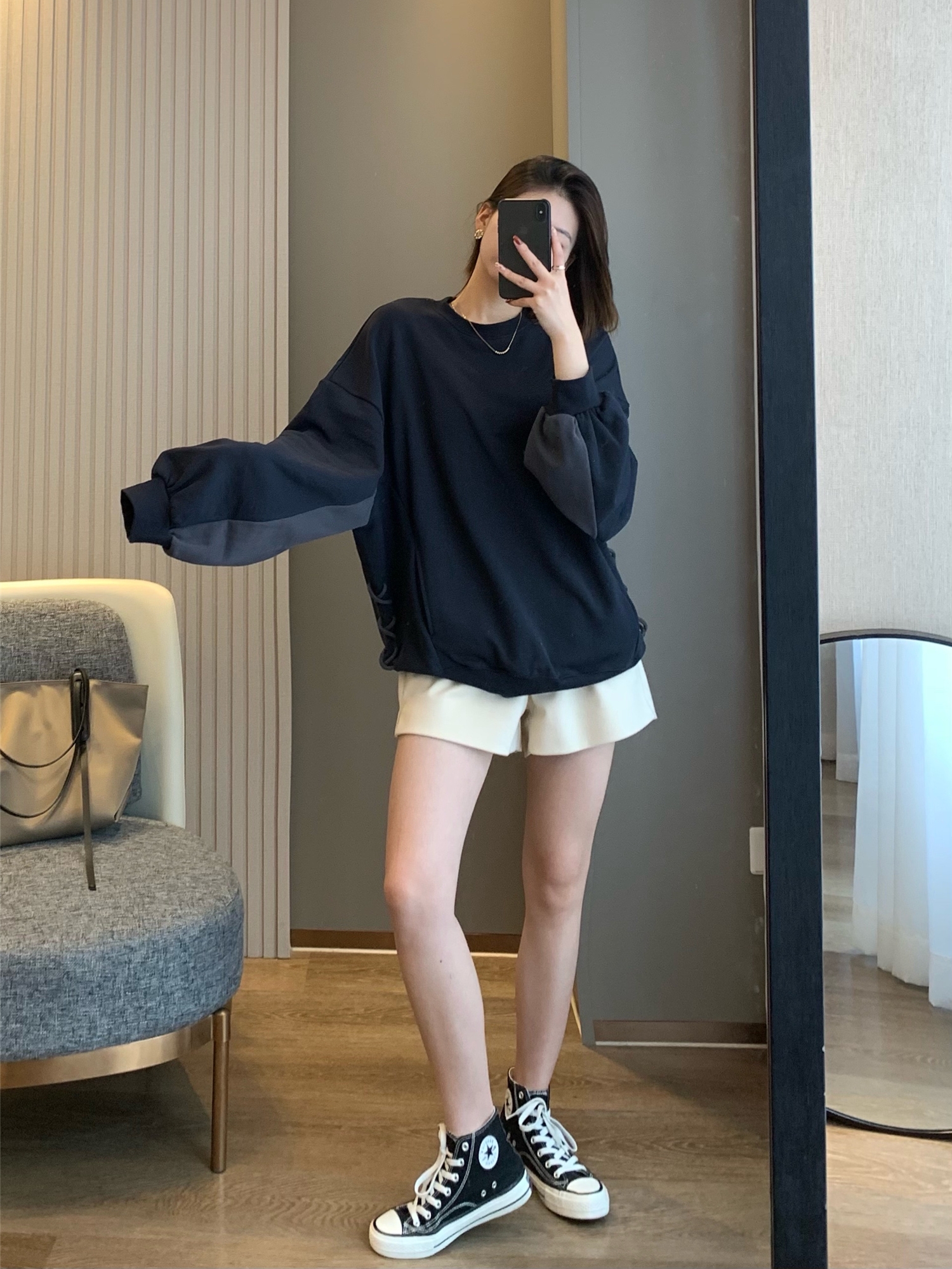 宽松拼色圆领套头抽绳卫衣